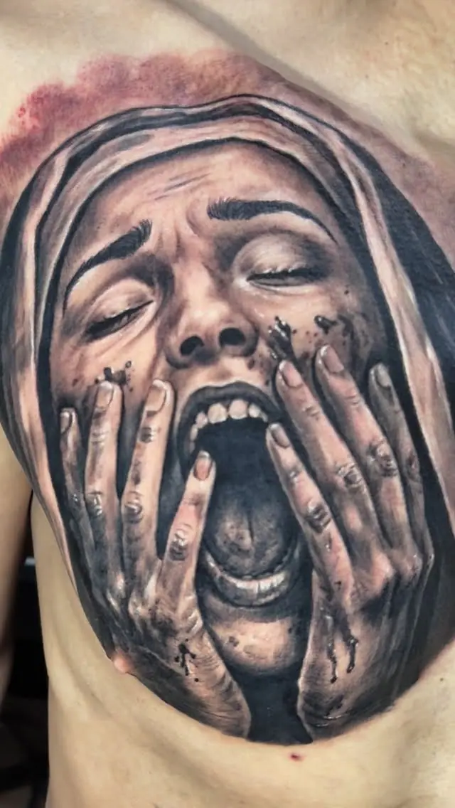 Rosto feminino gritando com mãos no rosto, realismo dark